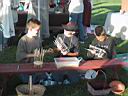 138-3835_img.JPG: Weaving baskets - Kurvefletning